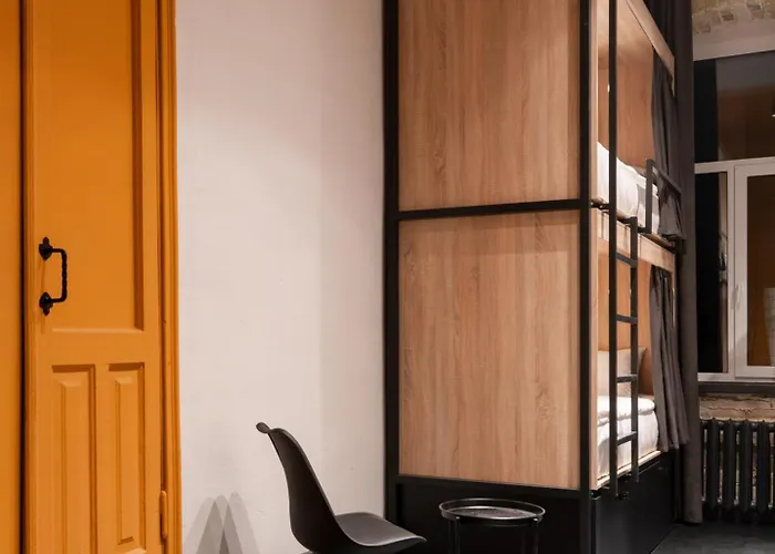 Globe Runner Rooms & Dorms
